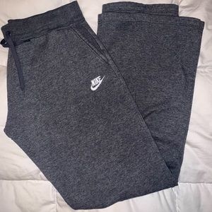 NIKE Sweatpants